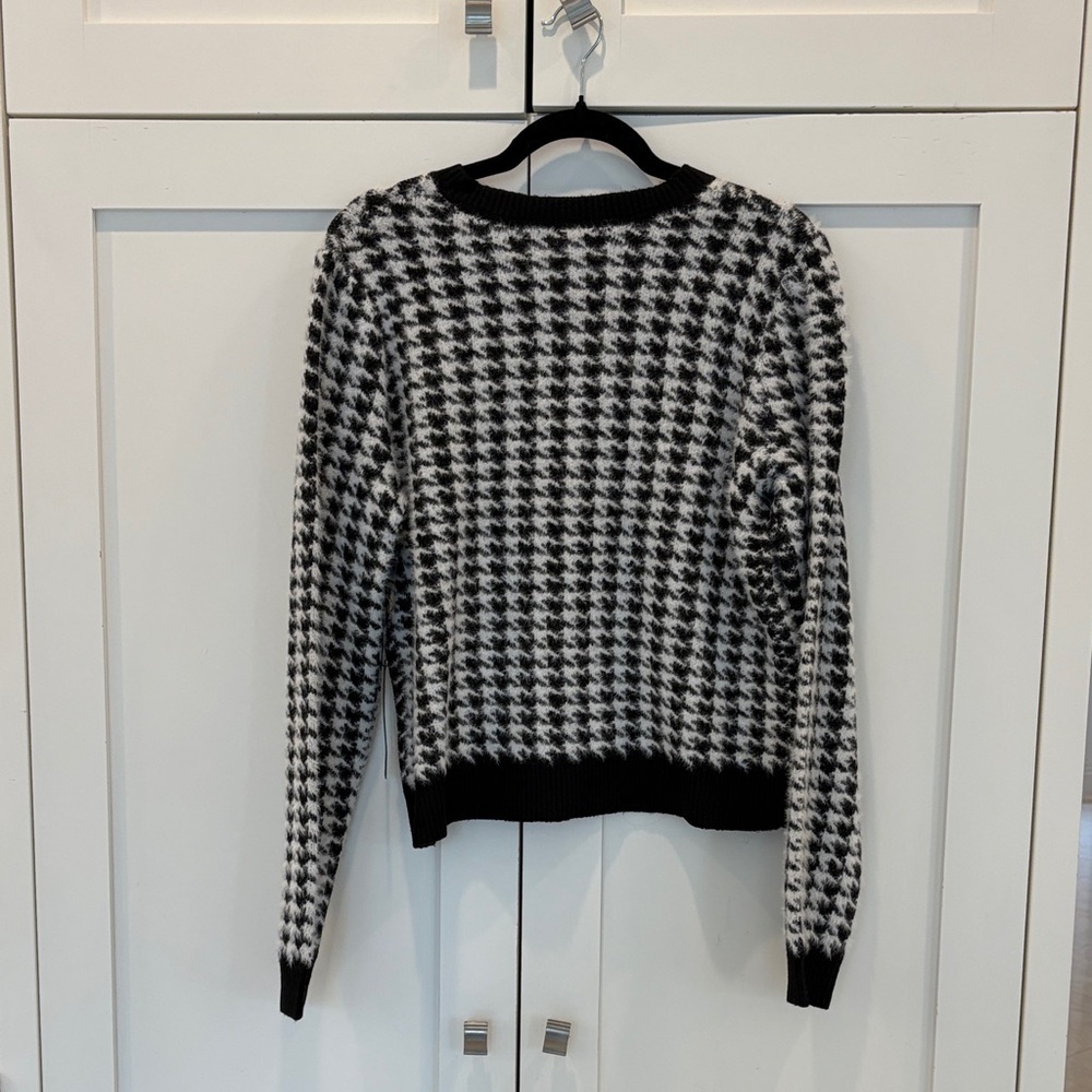 Tahari Black and White Houndstooth Sweater - Picture 6 of 6